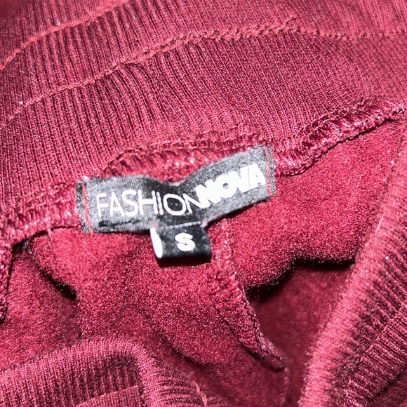 Fashion Nova Burgundy sweatpants with pockets - Picture 3 of 3